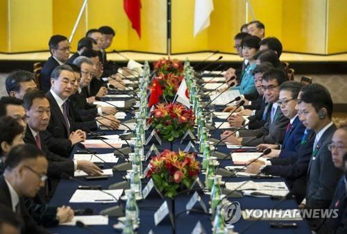 지난해 도쿄서 열린 중일 고위급 경제대화  EPA=연합뉴스 자료사진